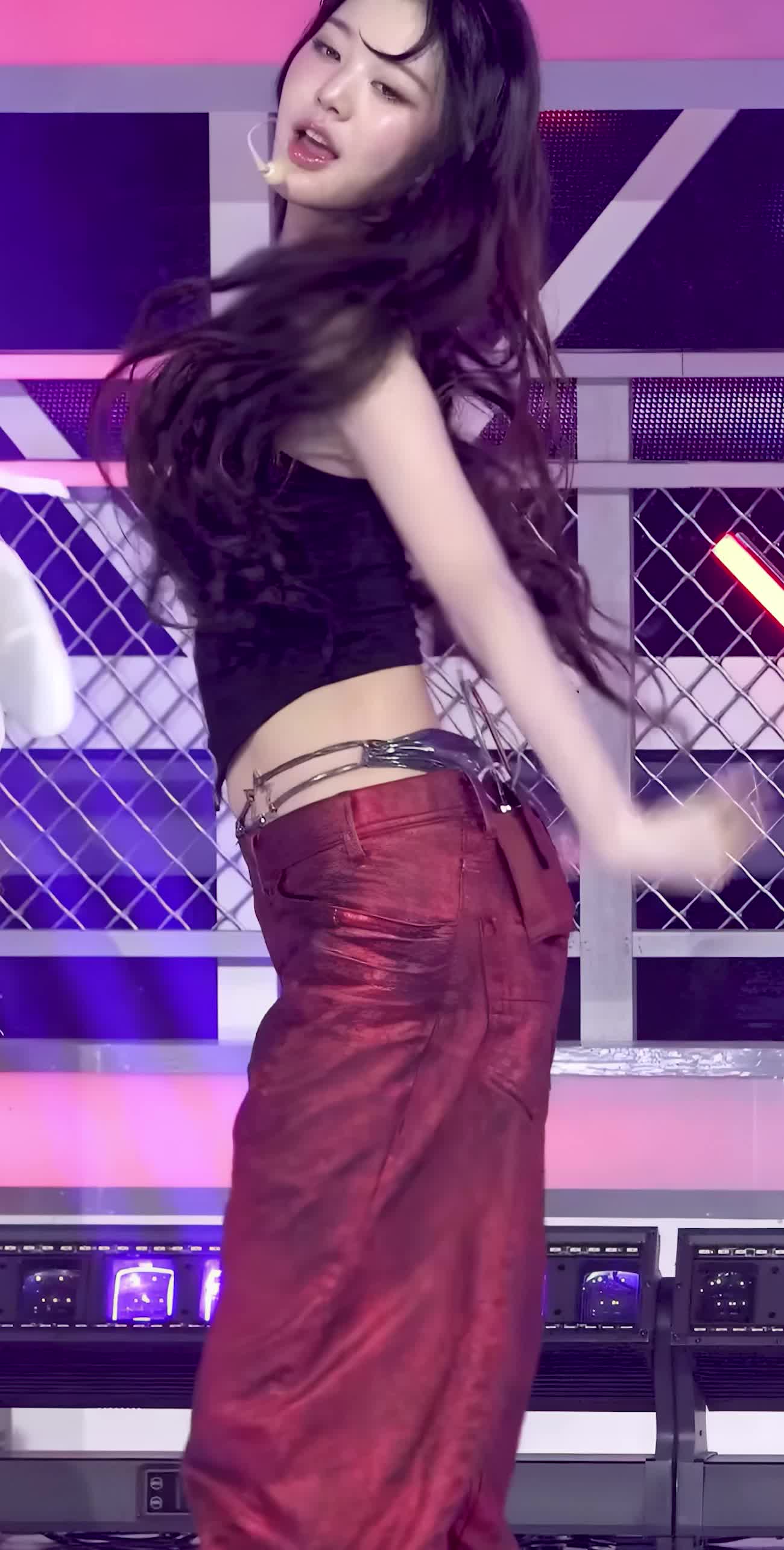 Video 592341 from Jang Won-young / 장원영 WONYOUNG