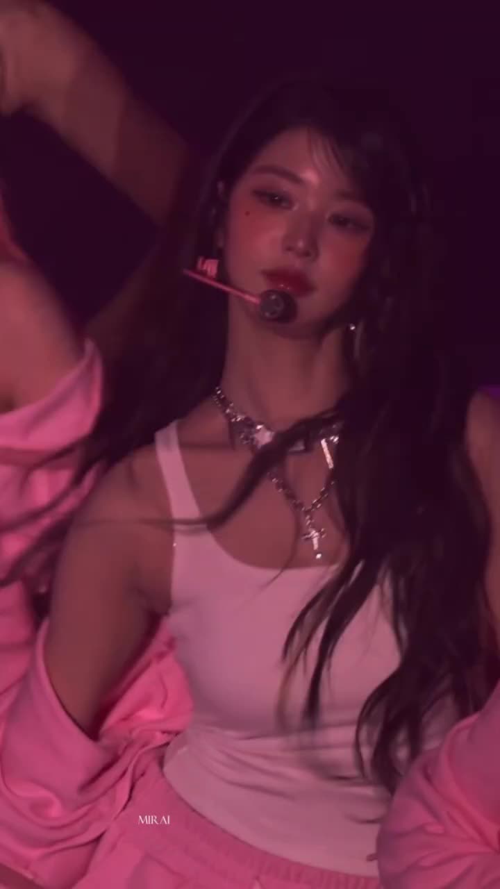 Video 592359 from Jang Won-young / 장원영 WONYOUNG