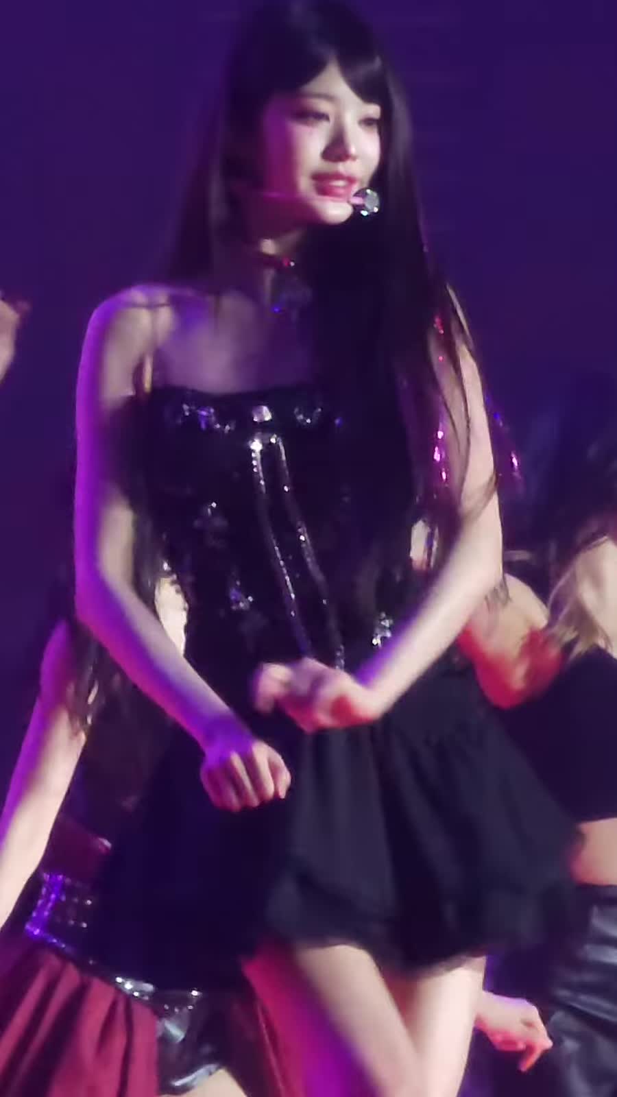 Video 592360 from Jang Won-young / 장원영 WONYOUNG