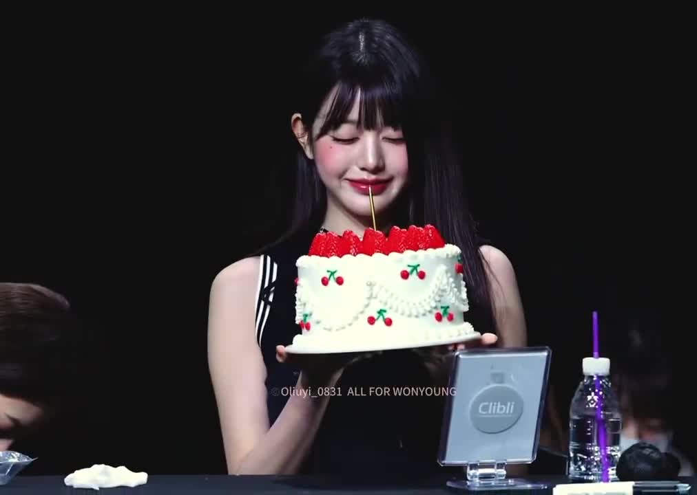 Video 592379 from Jang Won-young / 장원영 WONYOUNG