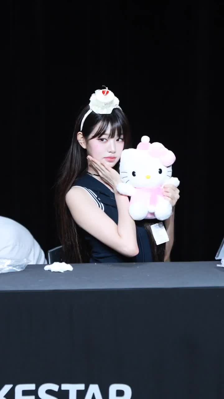 Video 592380 from Jang Won-young / 장원영 WONYOUNG