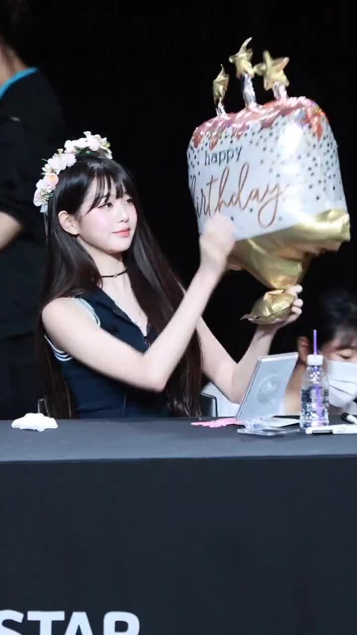 Video 592382 from Jang Won-young / 장원영 WONYOUNG