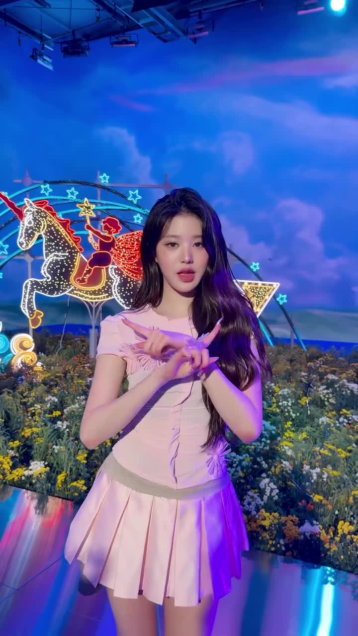 Video 592453 from Jang Won-young / 장원영 WONYOUNG