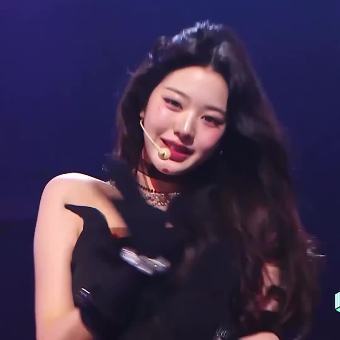 Video 592483 from Jang Won-young / 장원영 WONYOUNG