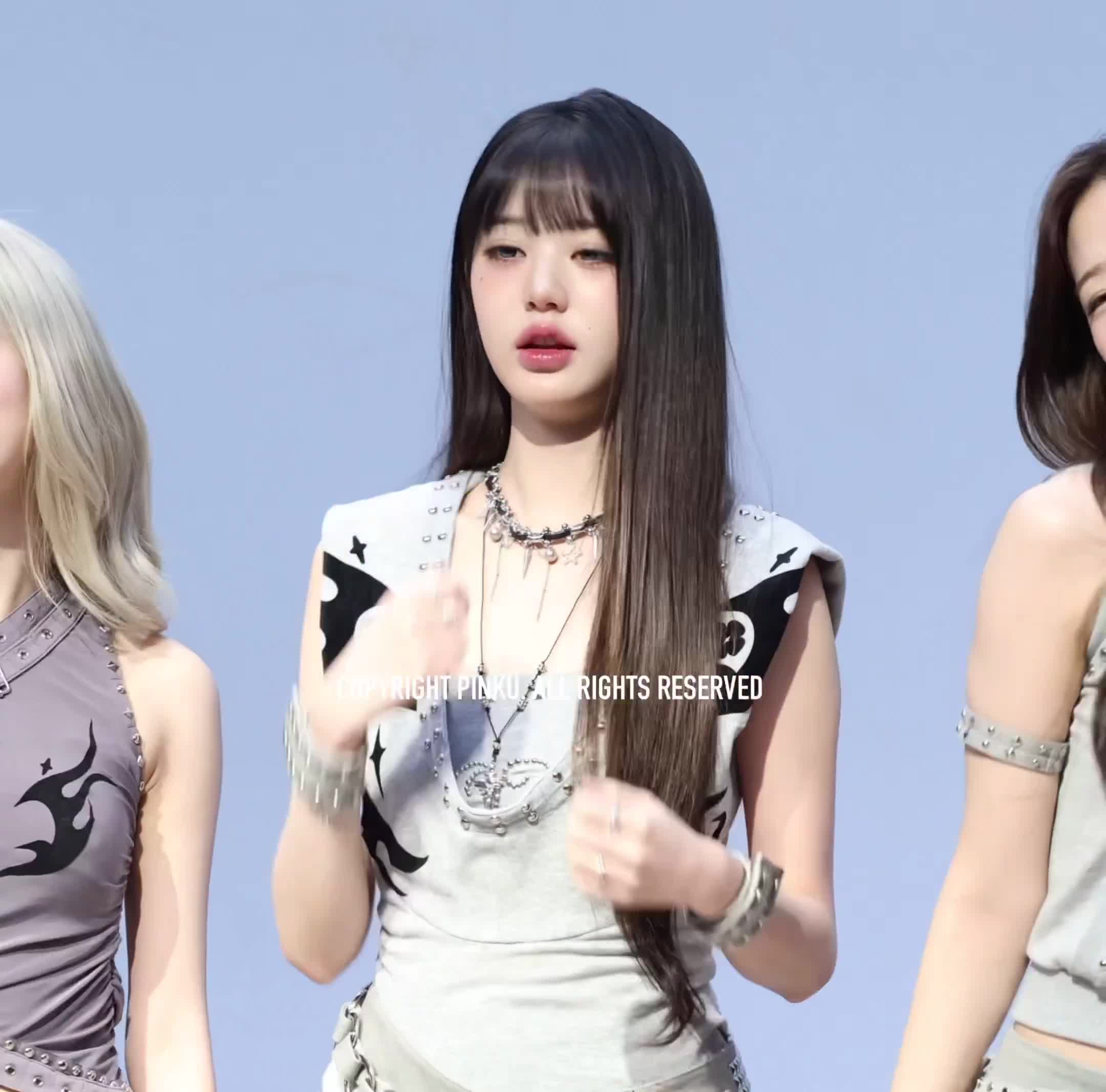 Video 592501 from Jang Won-young / 장원영 WONYOUNG