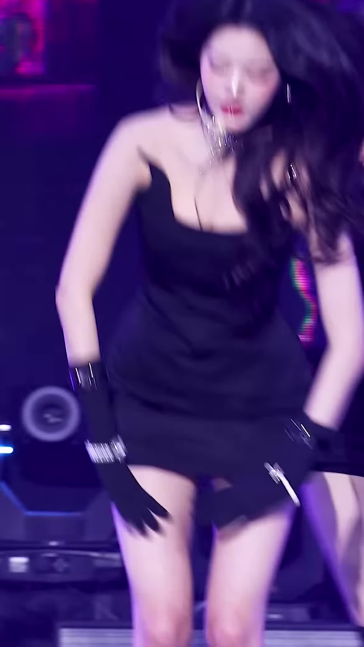 Video 592560 from Jang Won-young / 장원영 WONYOUNG