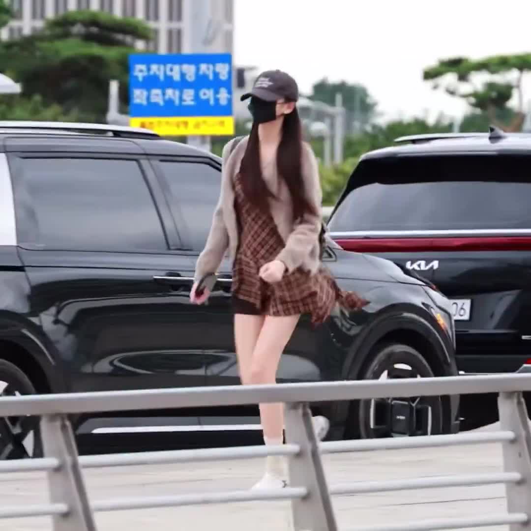 Video 592663 from Jang Won-young / 장원영 WONYOUNG