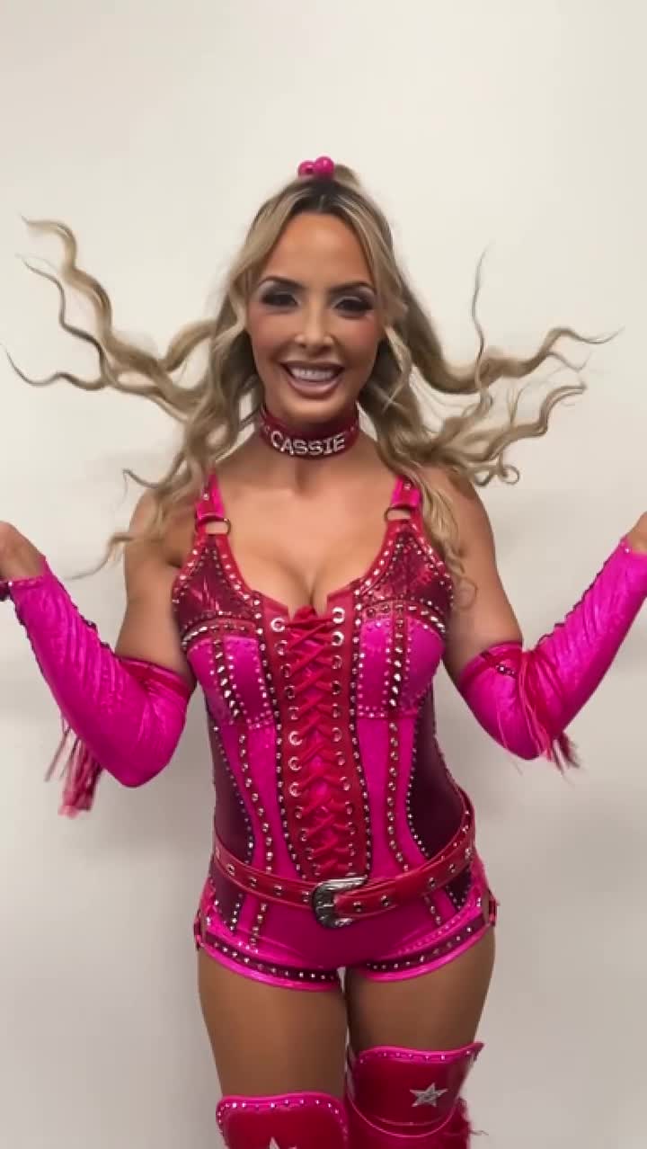 Video 592997 from Cassie Lee/Jess McKay (Peyton Royce/Billie Kay)