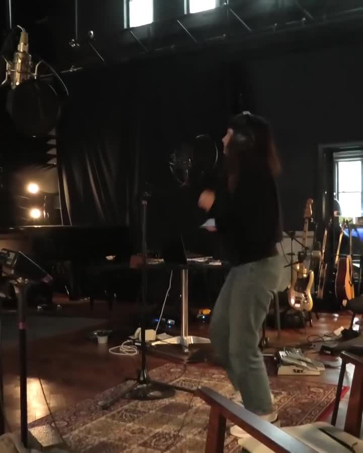 Video 593124 from Lauren Mayberry (Singer)