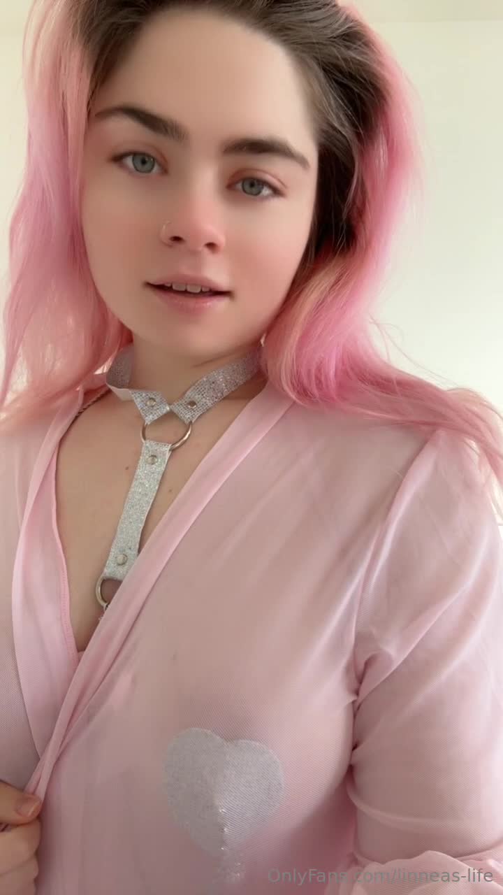 Video 593297 from TwinTwitcherz (jessicatalystic - Low_Ad_988) + (Linneas_life_ - Linneas_Feet)