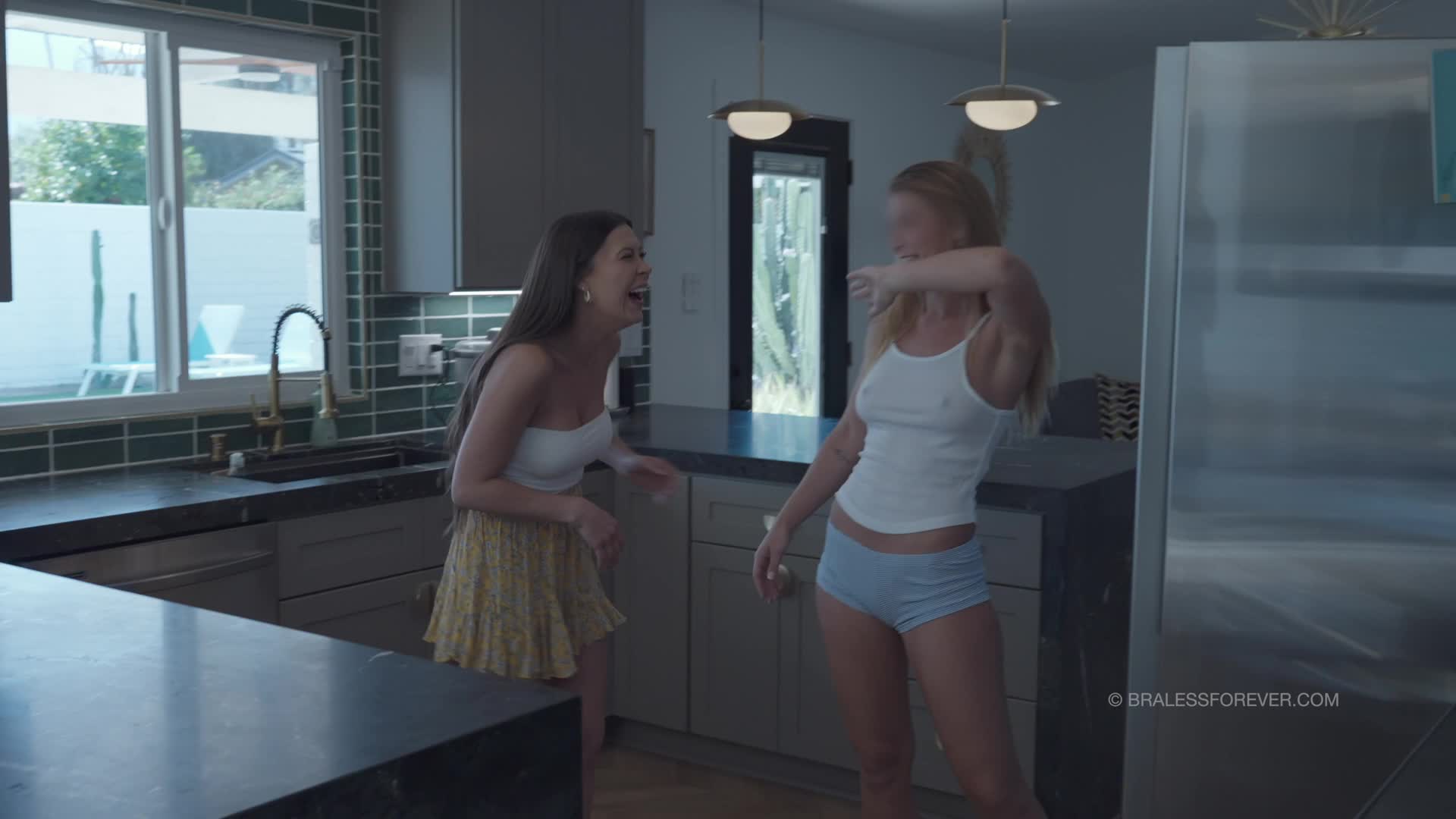 Video 593450 from Bitchinbubba / bralessforever