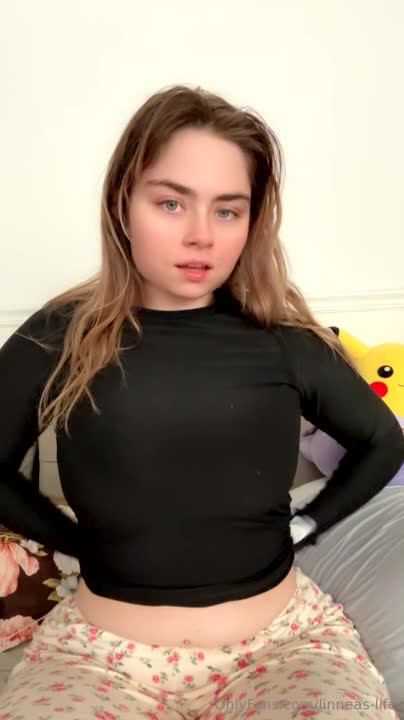 Video 593550 from TwinTwitcherz (jessicatalystic - Low_Ad_988) + (Linneas_life_ - Linneas_Feet)