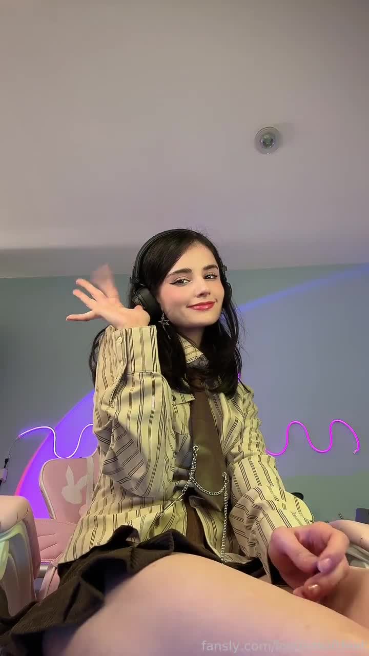 Video 596457 from Loonassoftfeet