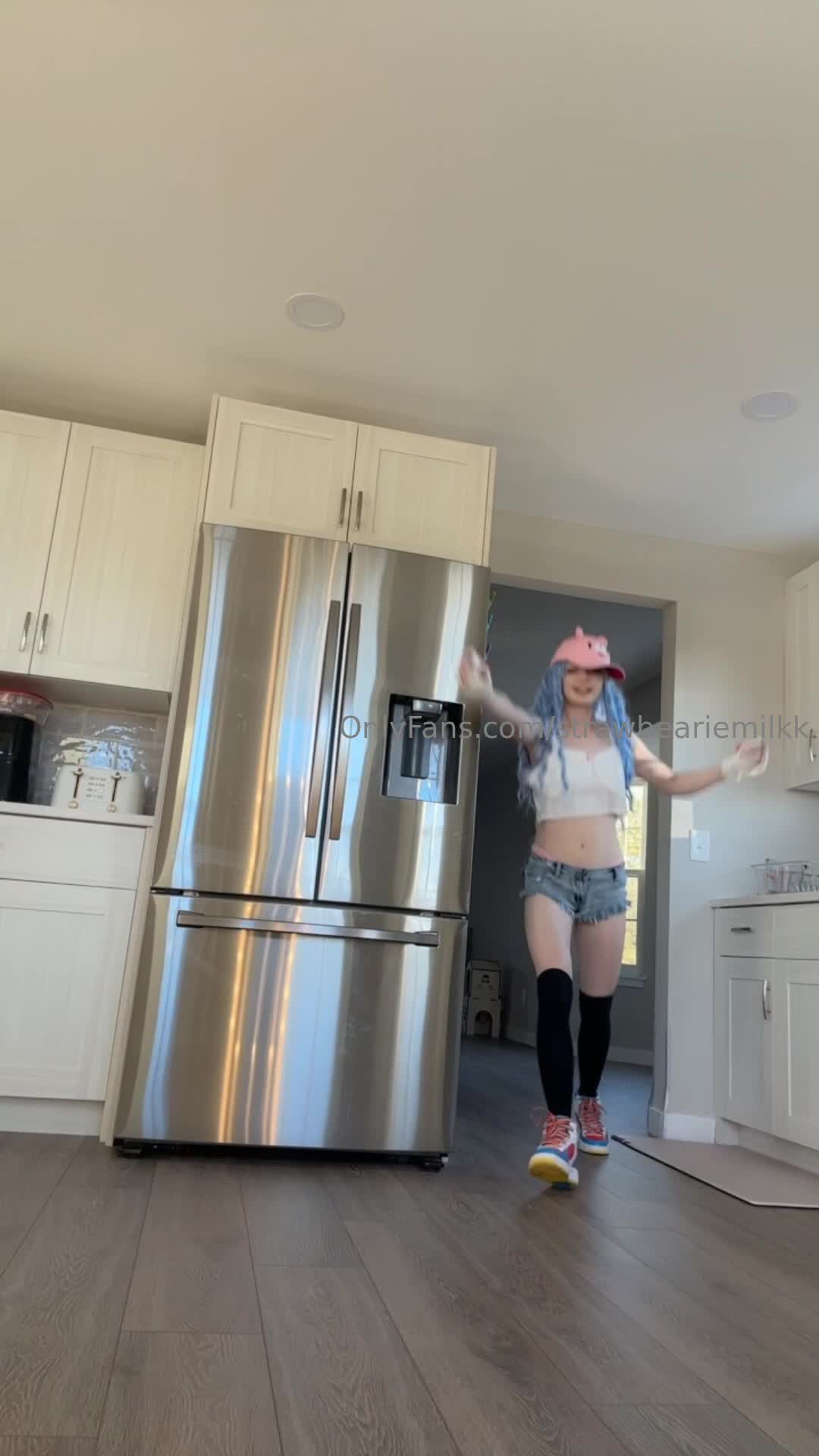 Video 598345 from Strawbeariemilkk / strawwberrymiilkk / straw_milkk / Strawbearie / mimibear