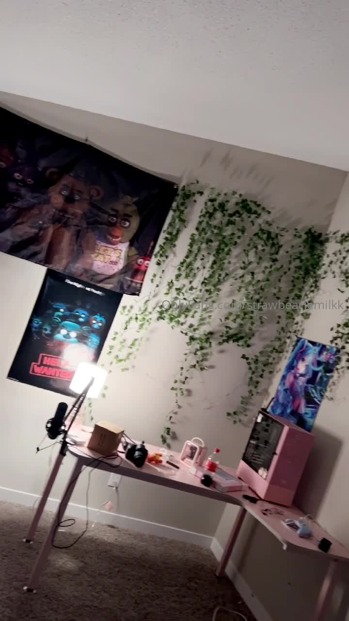 Video 598351 from Strawbeariemilkk / strawwberrymiilkk / straw_milkk / Strawbearie / mimibear