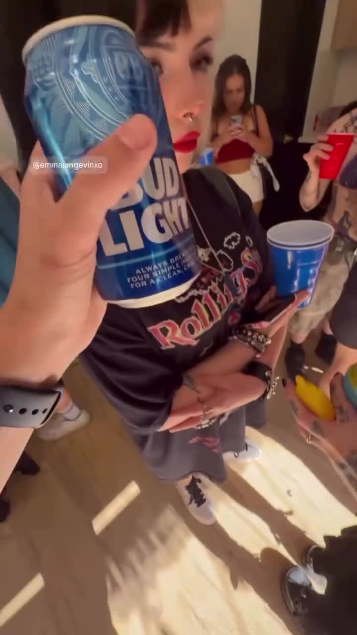 Video 611477 from Emma Langevin