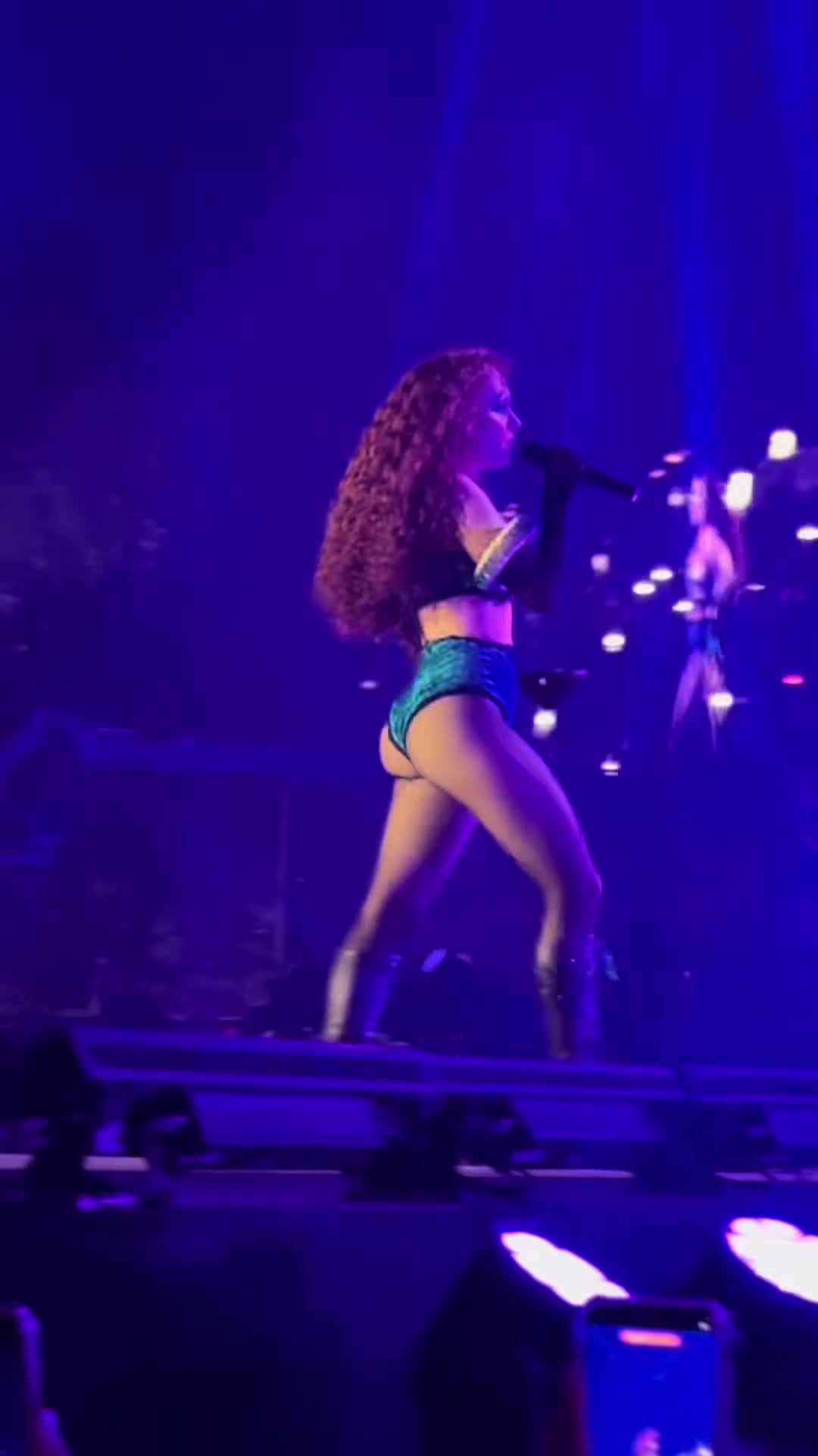 Video 611696 from Chappell Roan