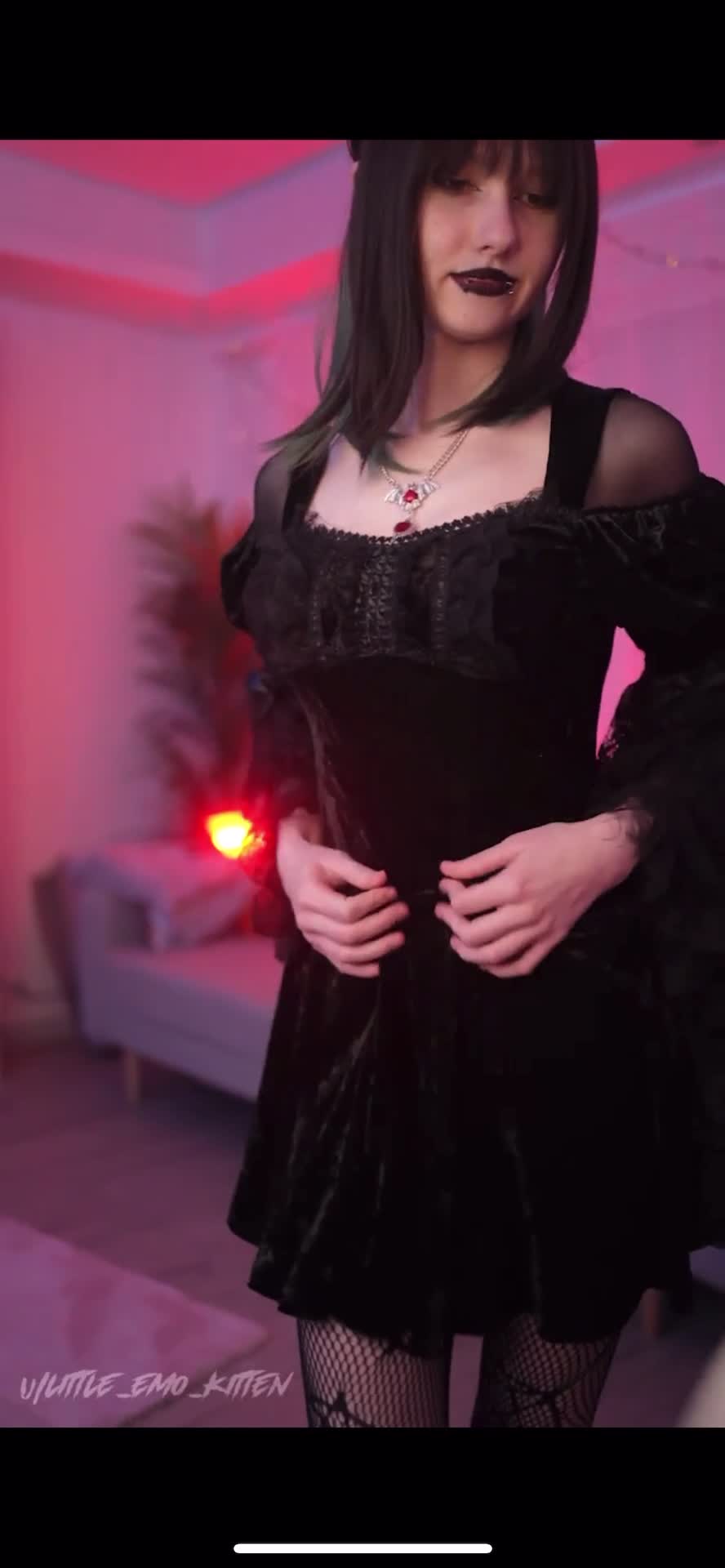 Video 614708 from little_emo_kitten