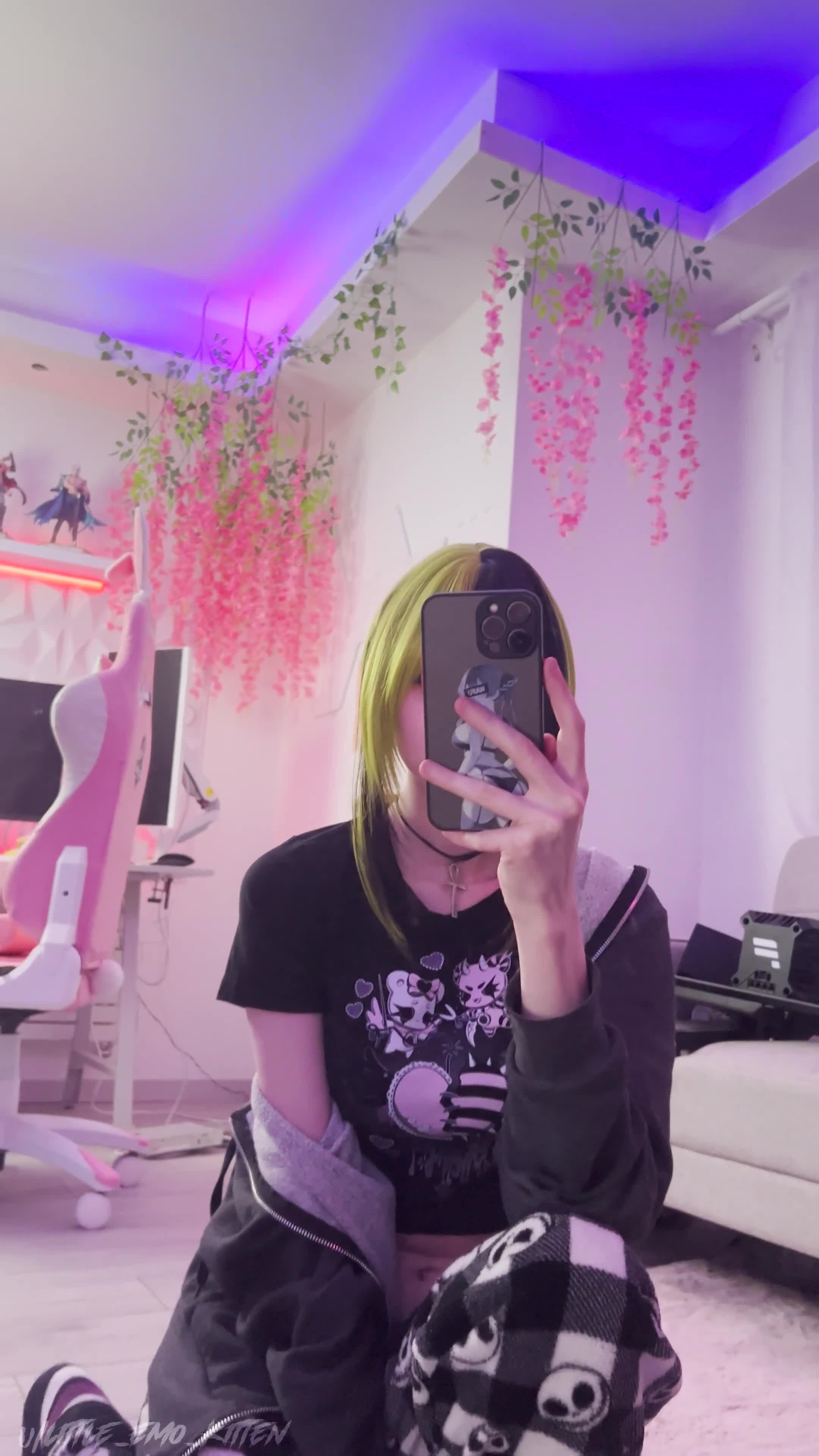 Video 615100 from little_emo_kitten