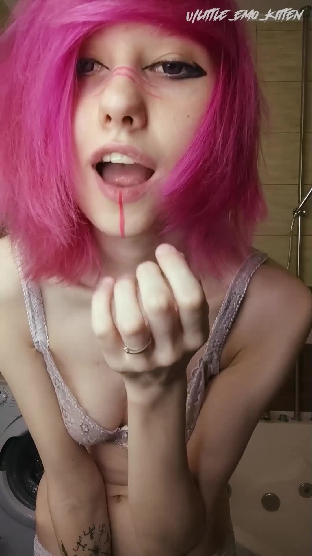 Video 615106 from little_emo_kitten