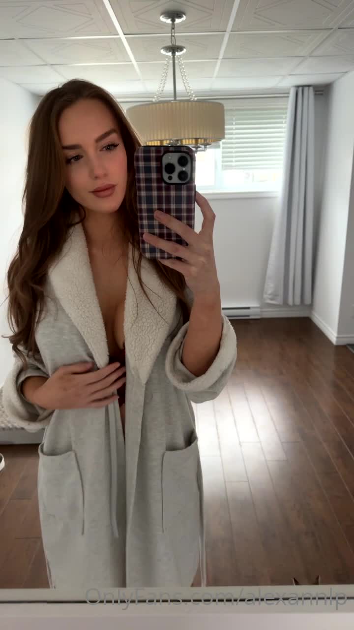 Video 619776 from Alex-Ann Lavigne-Pelletier / alexannlp / Alex-Ann