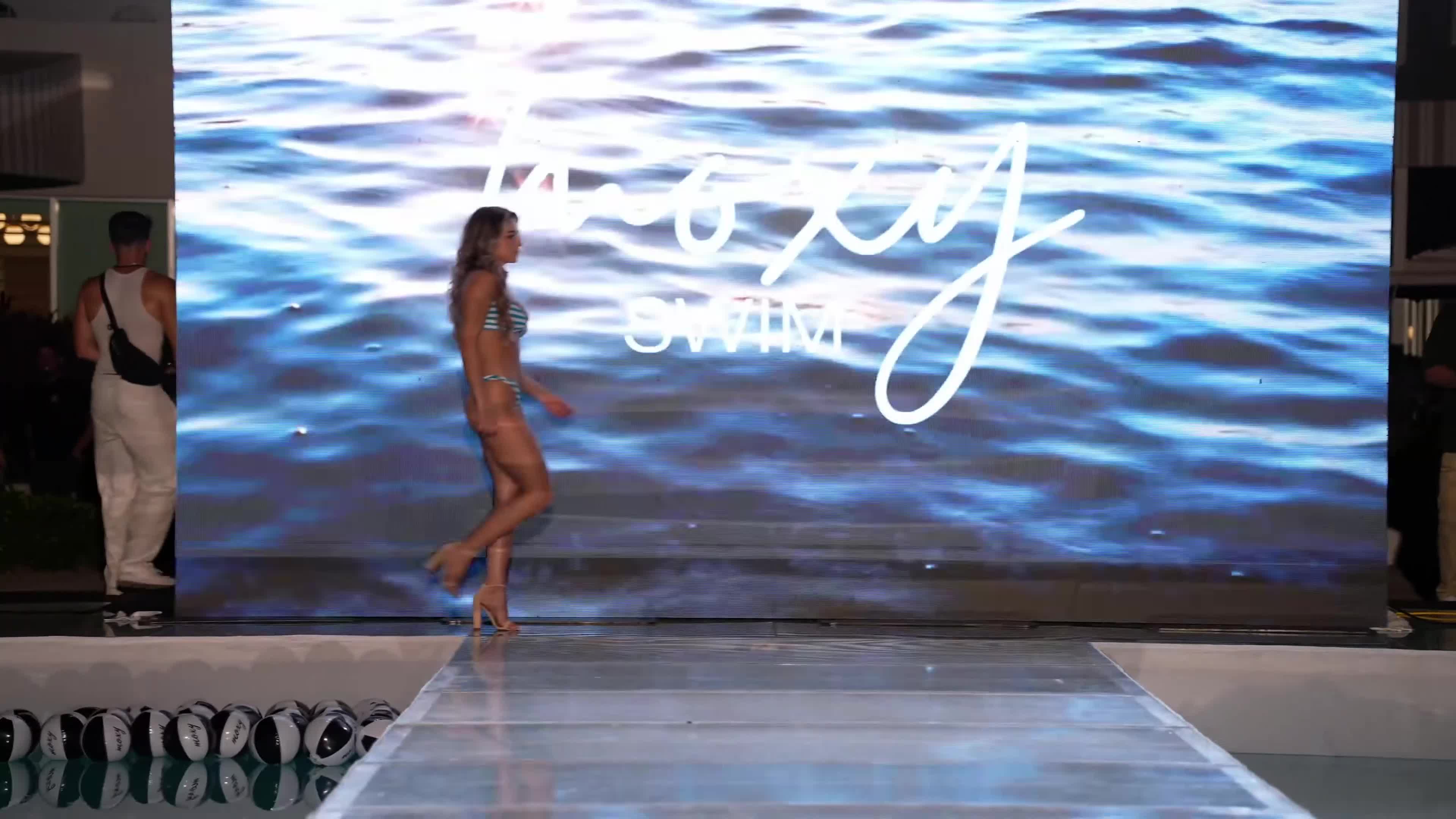 Video 624342 from Monika Mancini