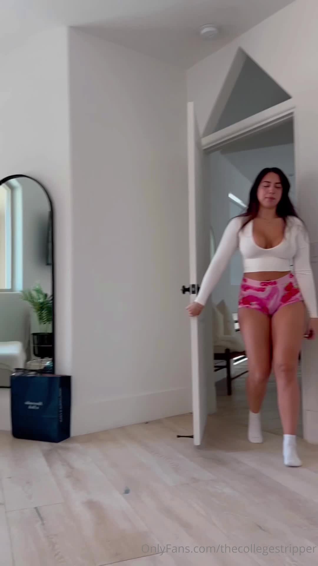 Video 627273 from Mia Monroe | leilaroxx | thecollegestripper