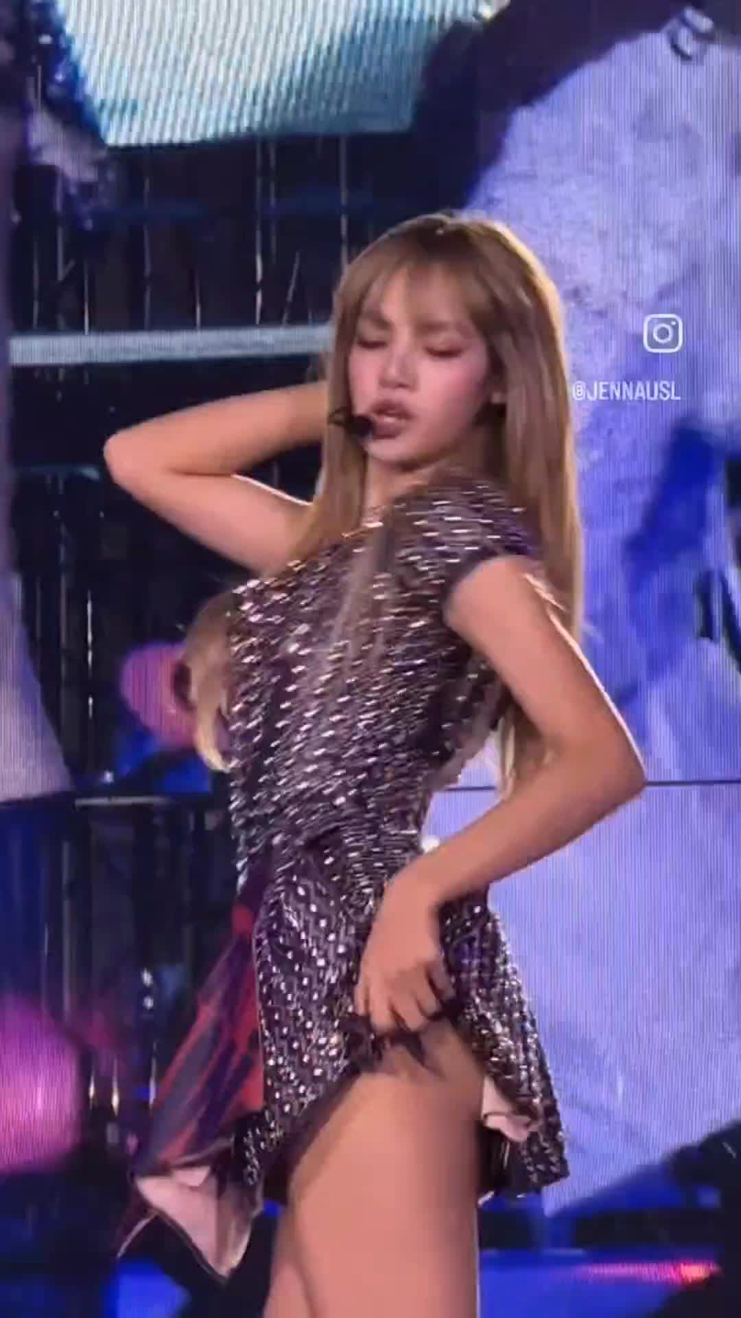 Video 638668 from Lisa | BLΛƆKPIИK (Blackpink)