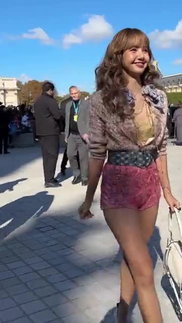 Video 638670 from Lisa | BLΛƆKPIИK (Blackpink)