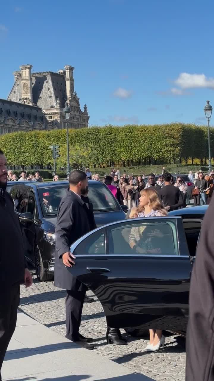 Video 638671 from Lisa | BLΛƆKPIИK (Blackpink)