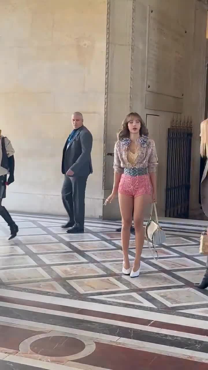 Video 638673 from Lisa | BLΛƆKPIИK (Blackpink)
