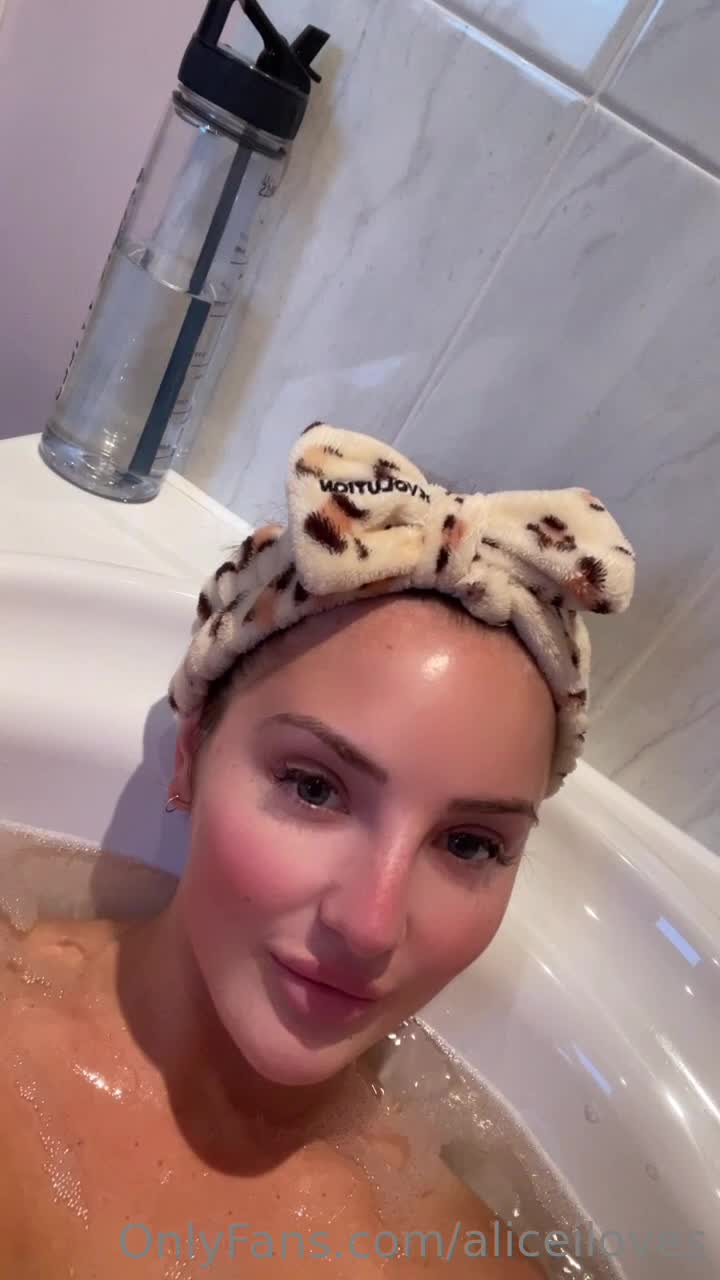 Video 639913 from @aliceiloves Alice I aliceilovesvip