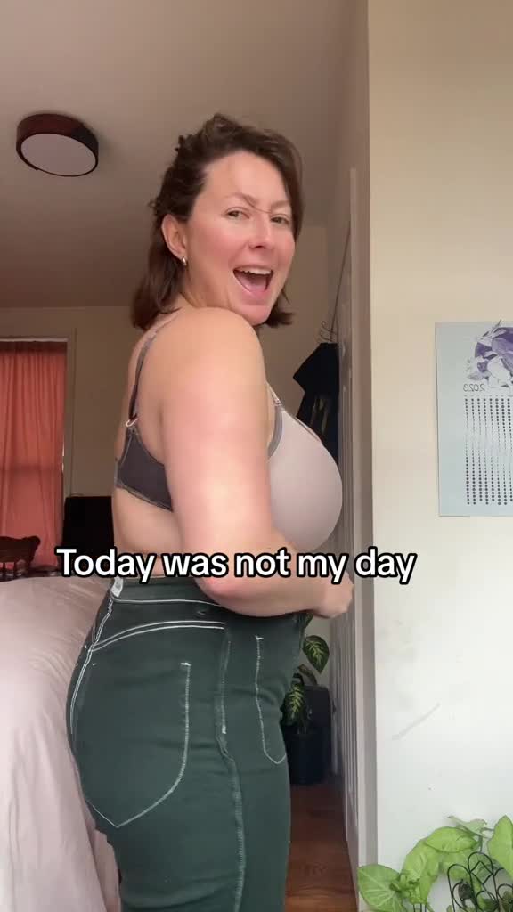 Video 641980 from Bel Larcombe slice_of_salami_