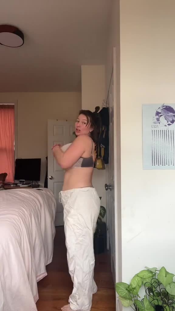 Video 641981 from Bel Larcombe slice_of_salami_