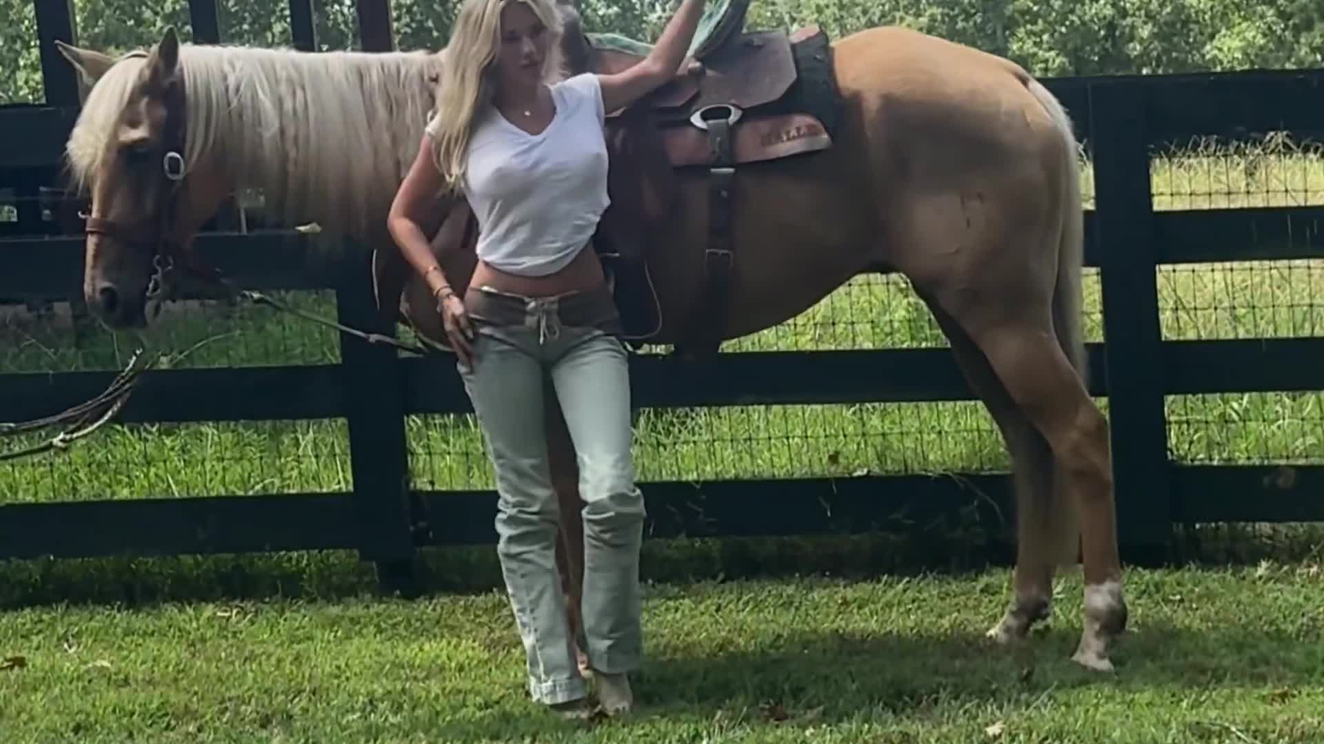 Video 646666 from Breckie Hill / @breckiehill