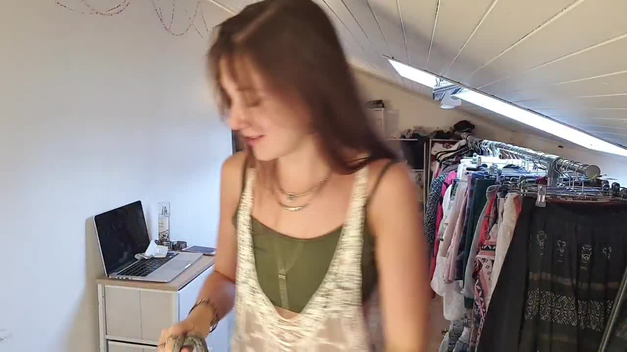 Video 655309 from Nipslips &amp; Just Chatting streamers