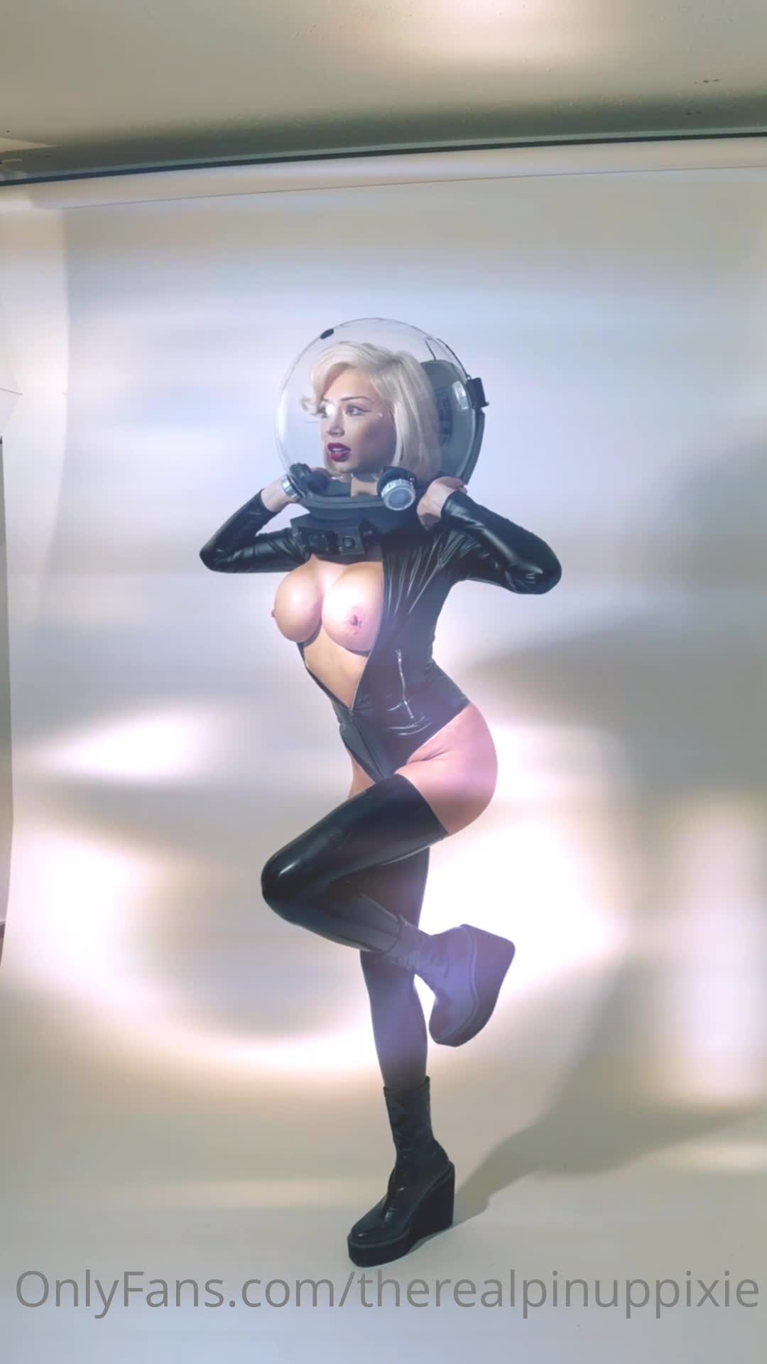 Video 655829 from PinupPixie / Cyberpunk Pixie