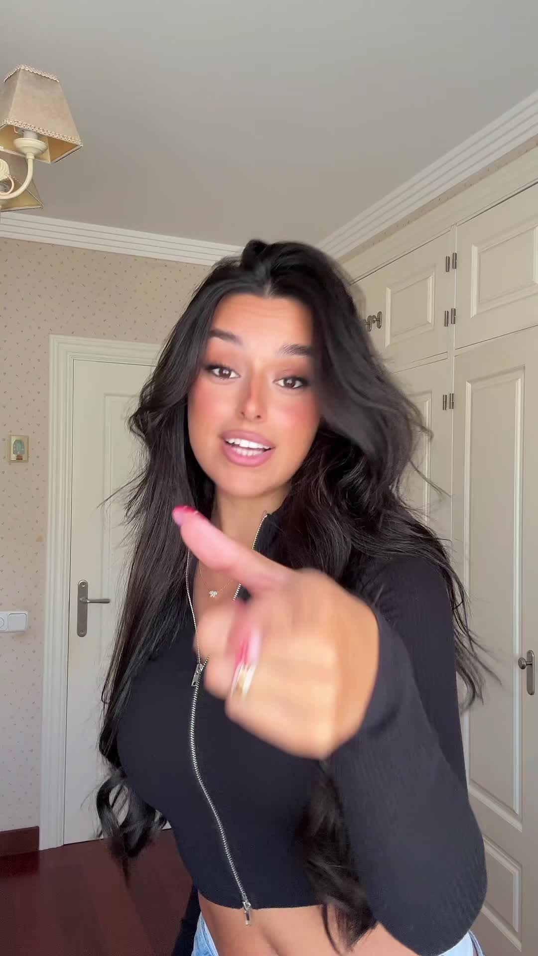 Video 656617 from Marta Diaz | martaa_diiaz