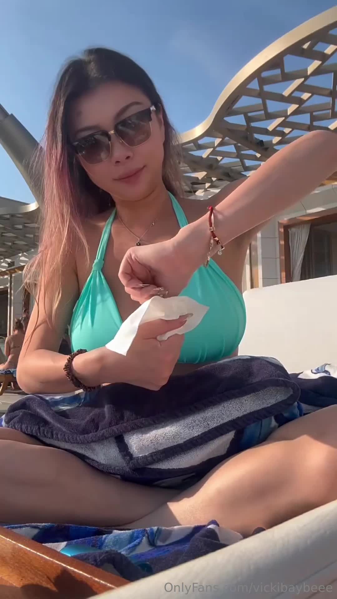 Video 656711 from Vicki Li vickibaybeee