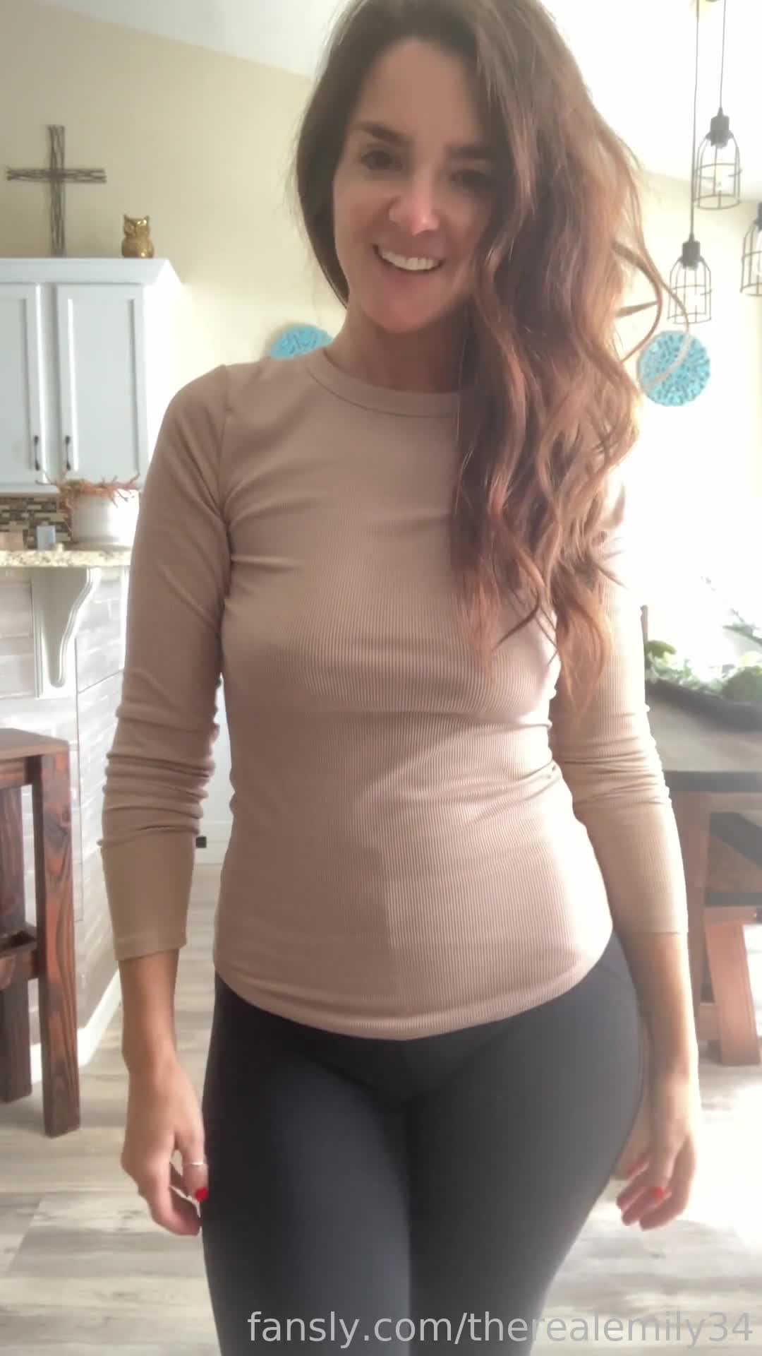 Video 657863 from therealemily34 / thickhips30 / newmilf23