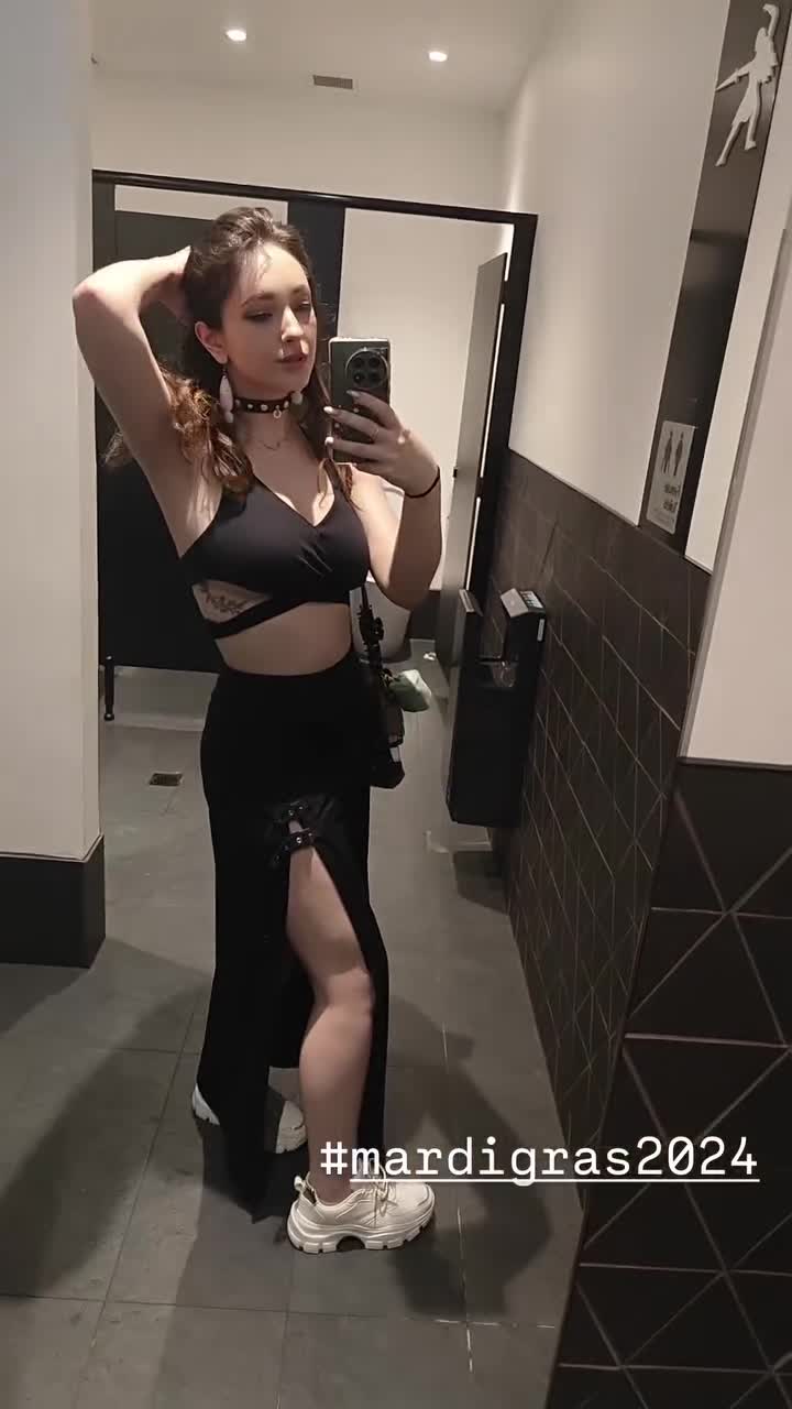 Video 658663 from FallCosplay / Alessia Medina