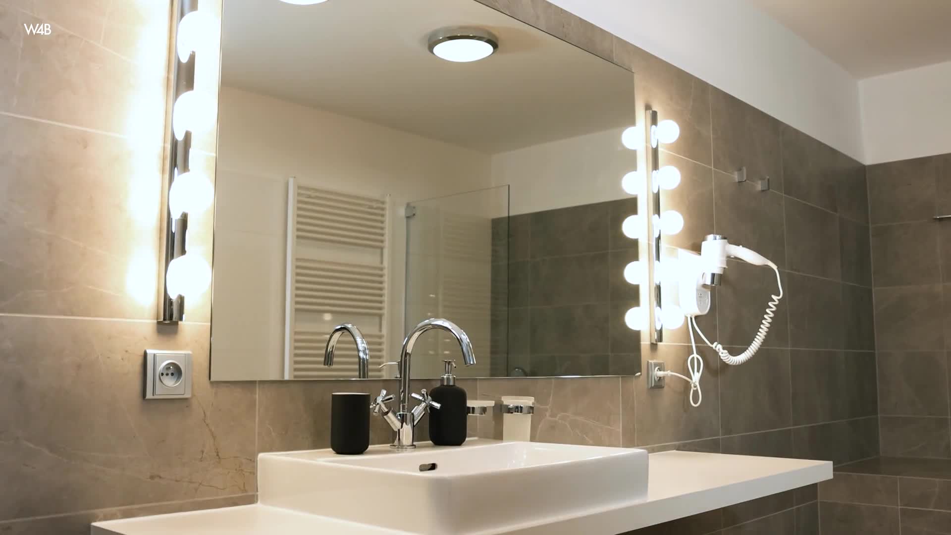 Video 661076 from bird.person / Ellie Luna