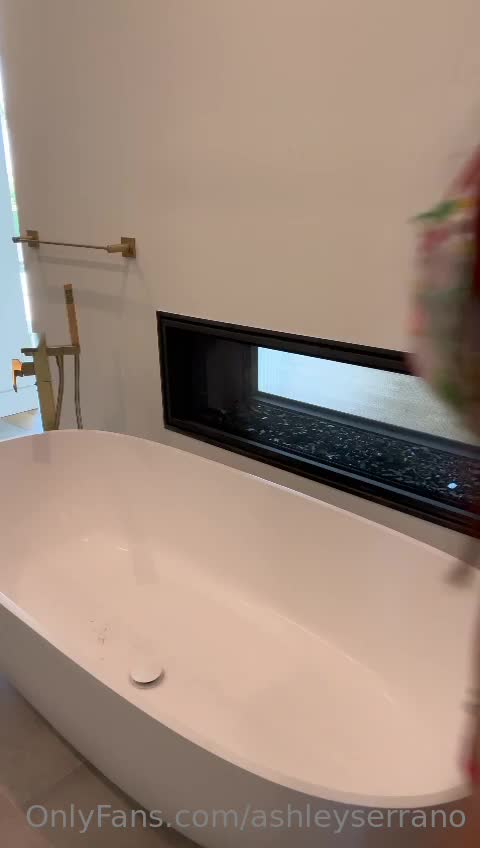 Video 291224 from Ashley Serrano | jellyfishstar