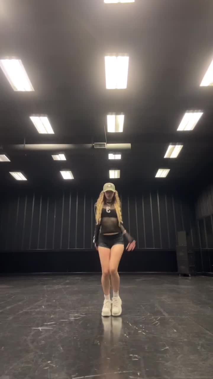 Video 682402 from Daniela Avanzini (Katseye)