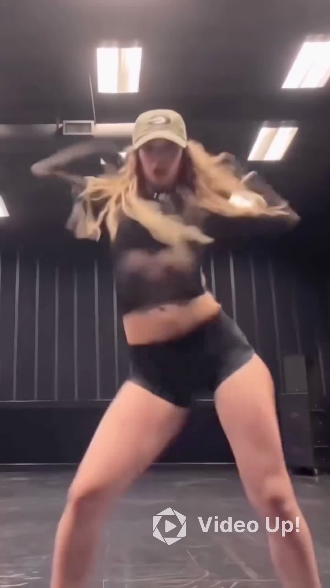 Video 682403 from Daniela Avanzini (Katseye)