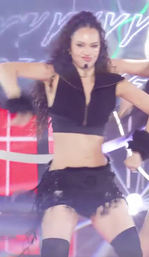 Video 682435 from Daniela Avanzini (Katseye)