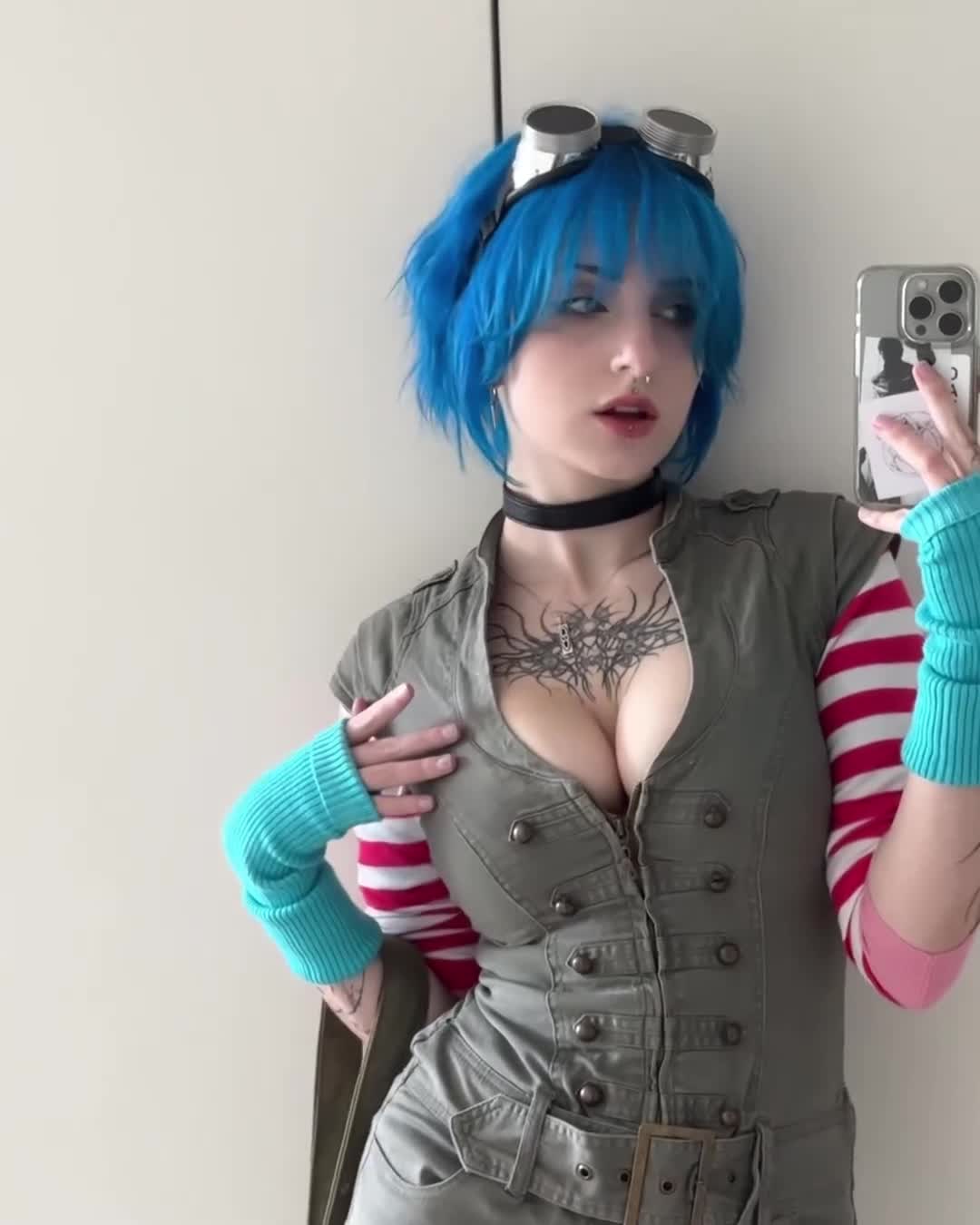 Video 698248 from Lyra Crow (lyracr0w0)