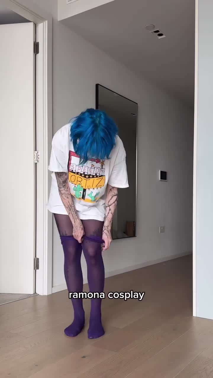 Video 698255 from Lyra Crow (lyracr0w0)