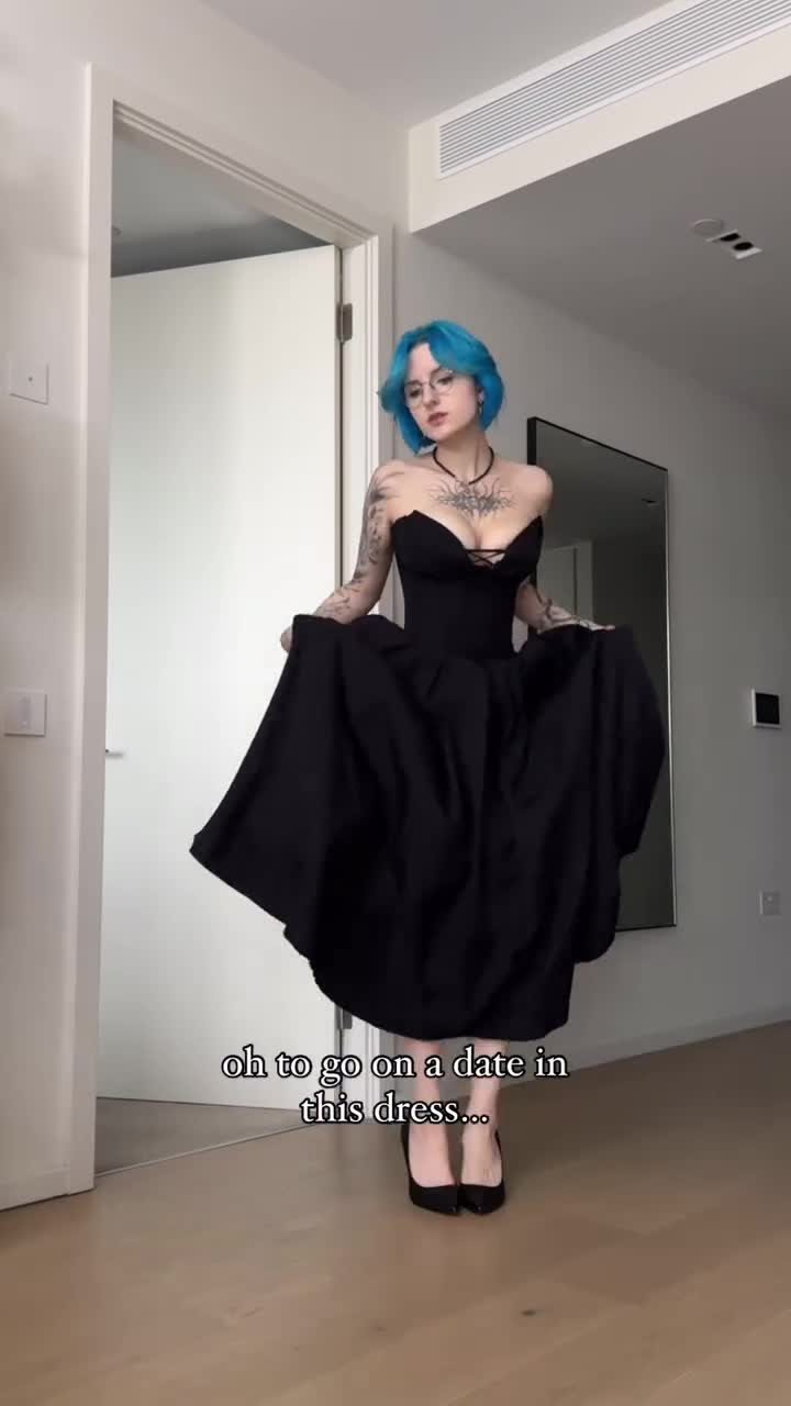 Video 698256 from Lyra Crow (lyracr0w0)