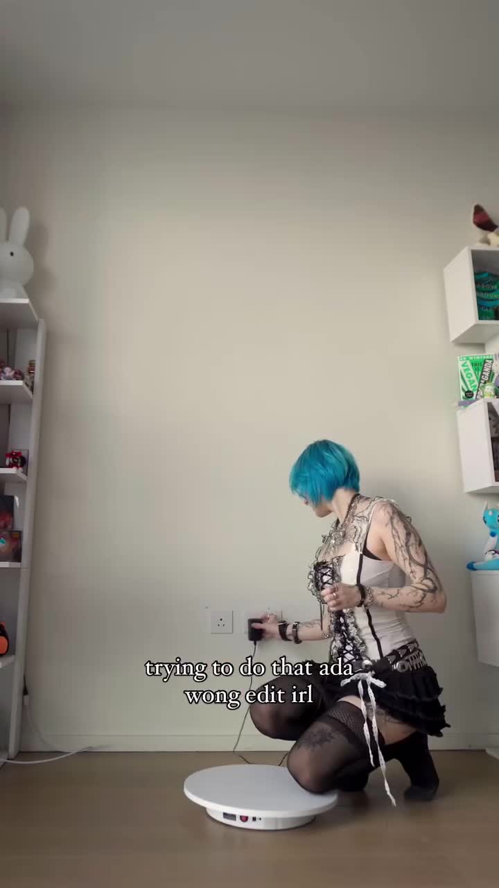 Video 698257 from Lyra Crow (lyracr0w0)